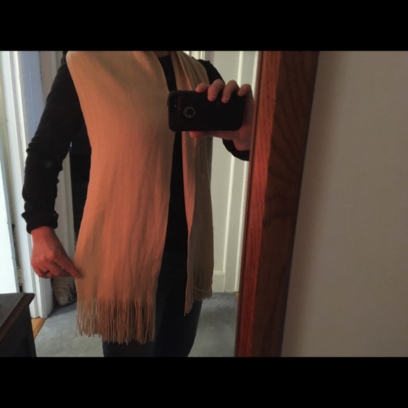 Soft Cream/Light Tan Scarf w/ Fringe NWOT - Picture 7 of 7